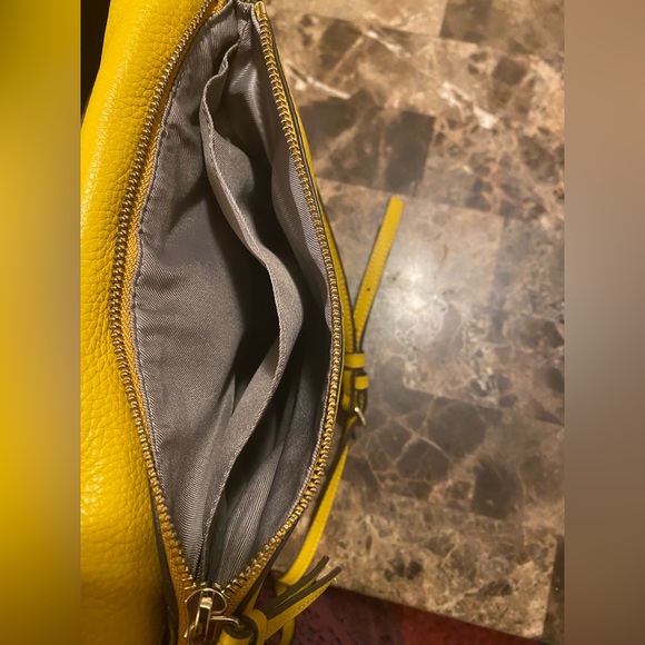 Sold🛑💛Vince Camuto~Leather Crossbody Front/Flap Color-Dandelion - Picture 6 of 12